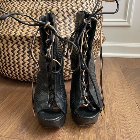 L.A.M.B. Gwen Stefani Hoku Stiletto Bootie Lace Up Black Leather 6 - Picture 5 of 9